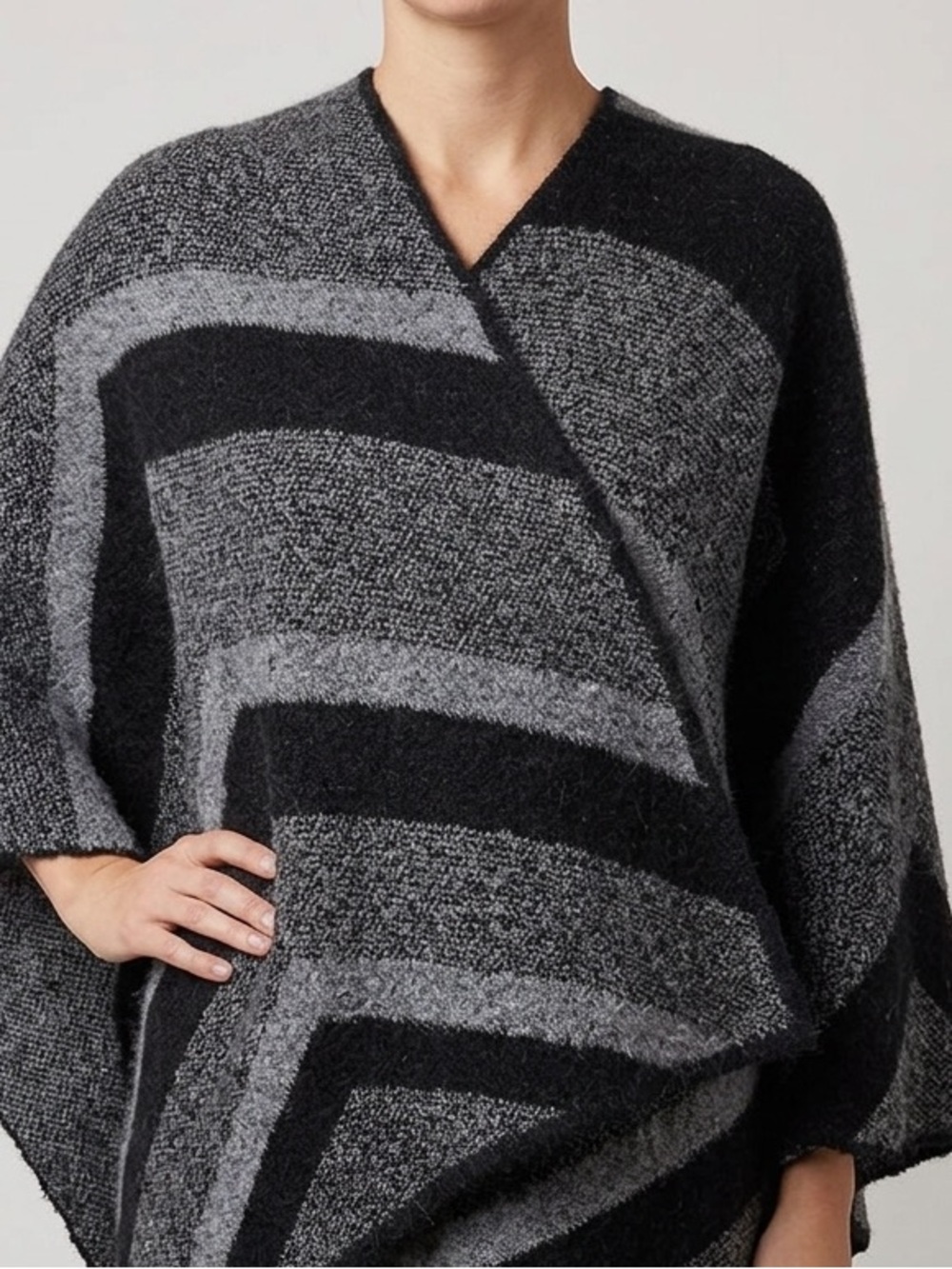 Denver Hayes Gray & Black Chevron Open Front Wrap Poncho Sweater OS TU NWOT
